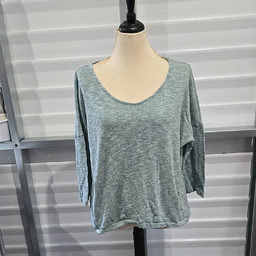 Green Boxy Blouse with Relaxed Fit and Three-Quarter Sleeves